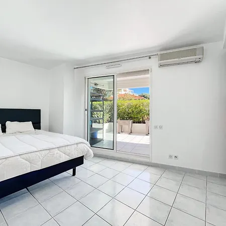 Grand Bleu Front De Magnifique 3 Pieces Garage Antibes